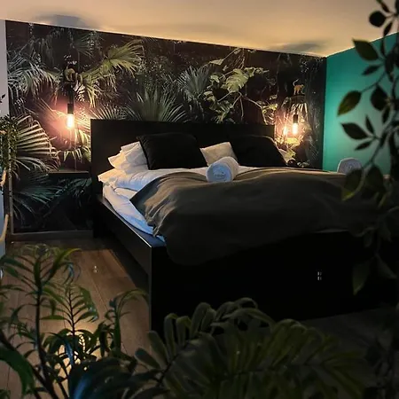 Jungle Apartment *
