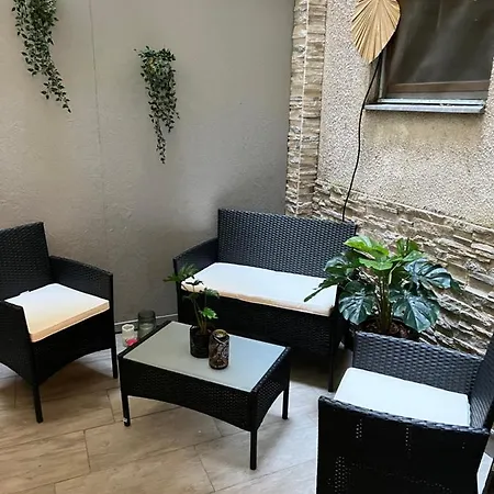 Jungle Apartment *